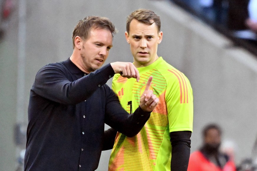07.06.2024, xsltx, Fussball L�nderspiel, Deutschland - Griechenland emspor, v.l. Trainer Julian Nagelsmann Deutsche Fussball Nationalmannschaft DFB gibt Anweisungen, gestikuliert, mit den Armen gestik ...