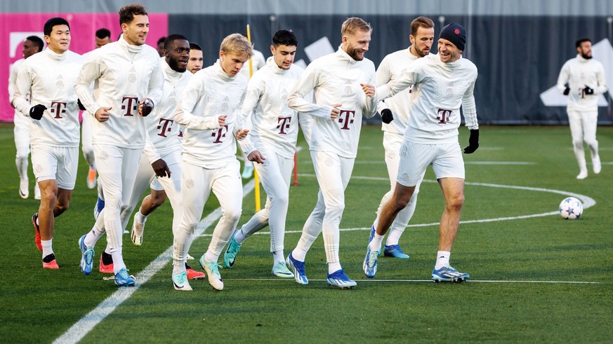 ARCHIV - 07.11.2023, Bayern, München: Fußball: Champions League, vor dem Heimspiel des FC Bayern München gegen Galatasaray Istanbul. Min-jae Kim (l-r), Leon Goretzka, Dayot Upamecano, Frans Krätzig, A ...