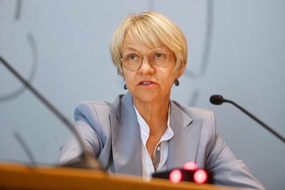 28 July 2022, North Rhine-Westphalia, D�sseldorf: Dorothee Feller (CDU), Minister for Schools and Education in North Rhine-Westphalia, will issue the action plan on the occasion of the coming new school year...