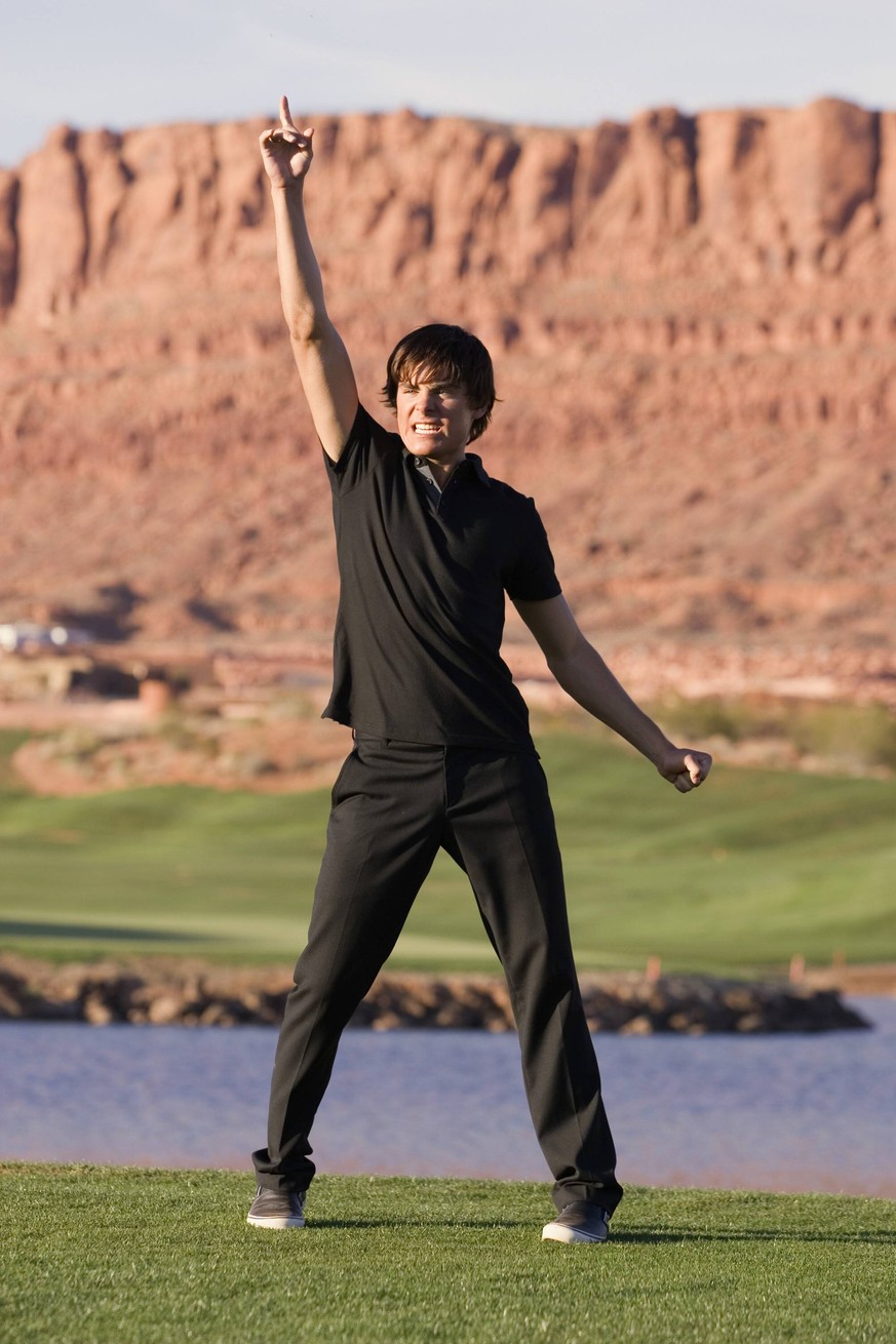 Studio Publicity Still from High School Musical 2 Zac Efron 2007 Photo credit: Adam Larkey Los Angeles CA USA PUBLICATIONxINxGERxSUIxAUTxONLY Copyright: xAPCx 307381024

Studio Publicity quiet from Hi ...