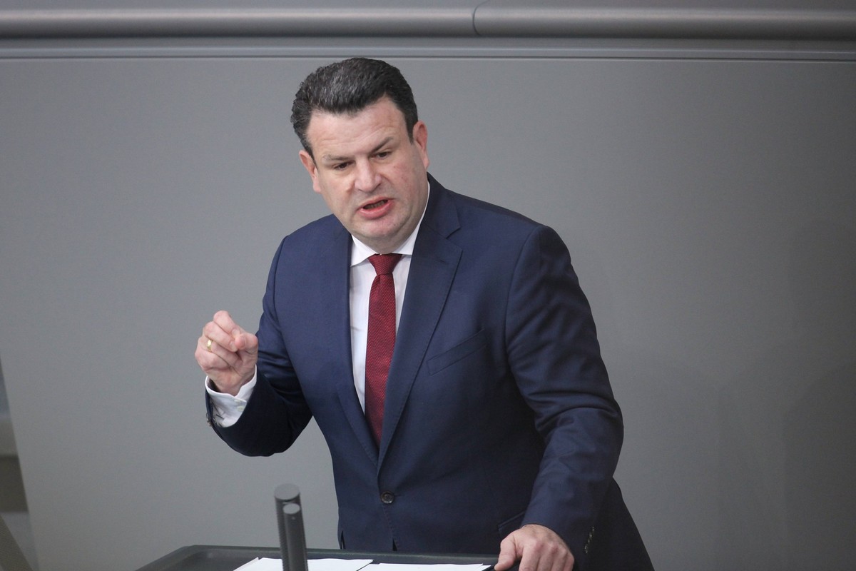 Berlin, Deutschland, 28.06.2024: Deutscher Bundestag: 179. Bundestagssitzung: Bundesarbeitsminister Hubertus Heil, SPD, h�lt eine Rede zum Tagesordnungspunkt �nderung des Betriebsverfassungsgesetzes * ...
