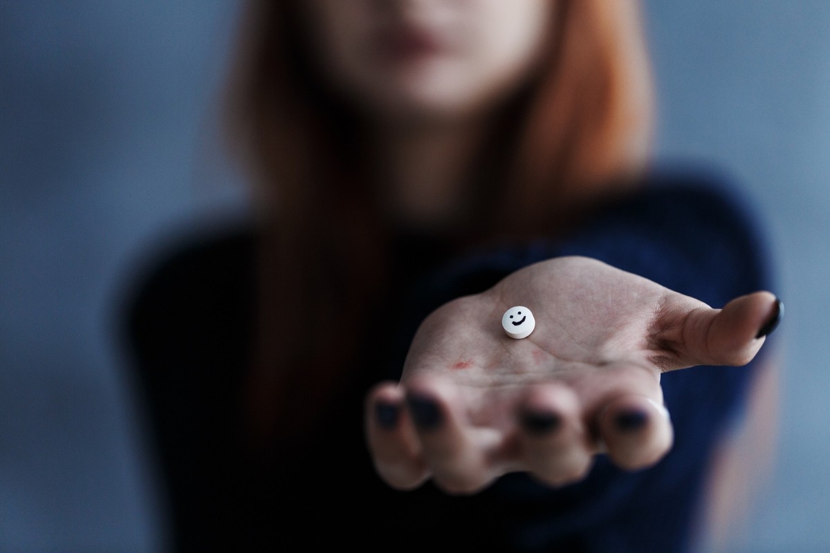 LSD (Lysergsäurediethylamid) ist ein starkes Halluzinogen, das bereits in sehr geringen Dosen stark wirken kann.