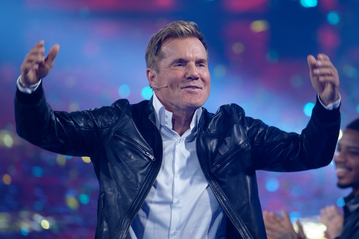 01.04.2023, Nordrhein-Westfalen, Köln: Juror Dieter Bohlen spricht bei der erstn Live-Sendung der Castingshow «Deutschland sucht den Superstar 20». Die RTL-Castingshow «Deutschland sucht den Superstar ...