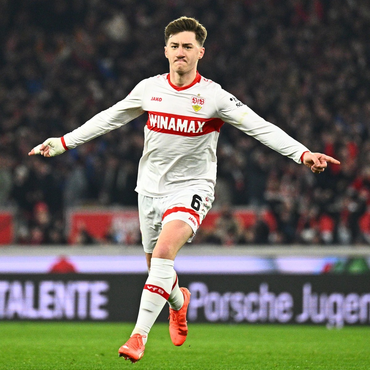 28.02.2025, Baden-Württemberg, Stuttgart: Fußball: Bundesliga, VfB Stuttgart - Bayern München, 24. Spieltag, MHPArena, Stuttgarts Angelo Stiller jubelt über sein Tor zum 1:0. WICHTIGER HINWEIS: Gemäß  ...