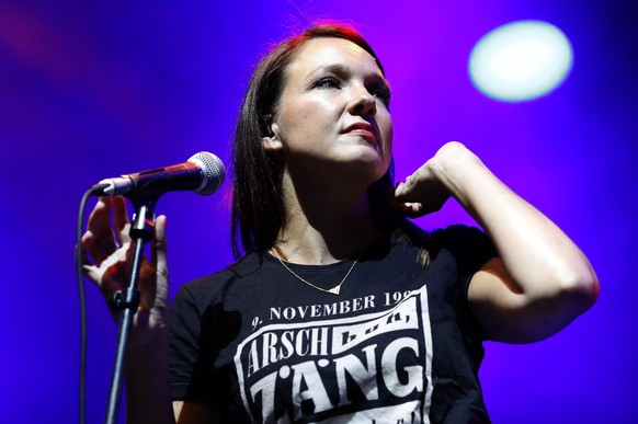 Carolin Kebekus setzt sich für mehr Frauenbands auf Festivals ein.