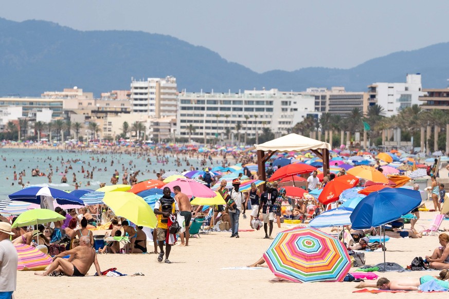 Der Strand an der Playa de Palma ist deutlich gef