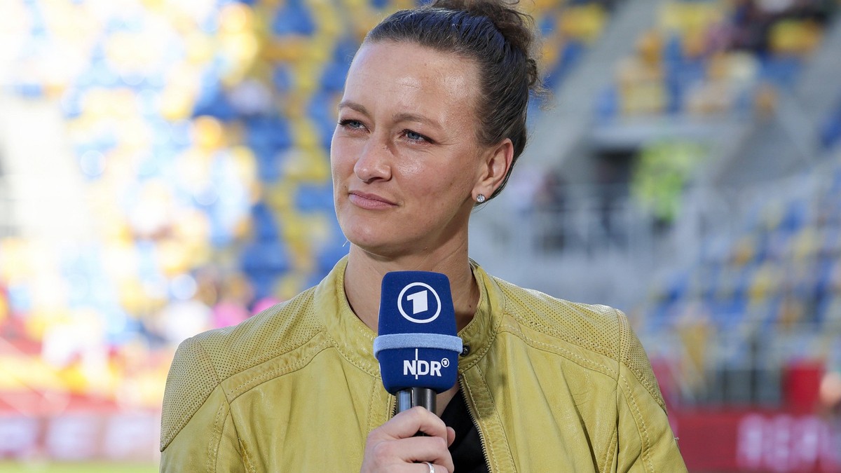 Expertin Almuth Schult Das Erste schaut, Womens European Qualifiers - Group A4, Poland vs Germany, Stadion Miejski w Gdyni, 04.06.2024, Gdynia, Polen. *** Expert Almuth Schult Das Erste watches, Women ...