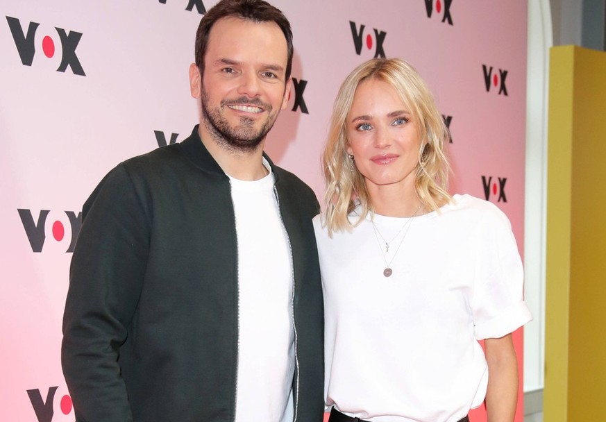 VOX-Photocall 05.04.2019 Steffen Henssler + Moderatorin Annie Hoffmann beim Vox-Photocall und Pressetermin in der Bertelsmann Hauptstadtrepraesentanz, Unter den Linden 1, Berlin - 05.04.2019 - *** VOX ...