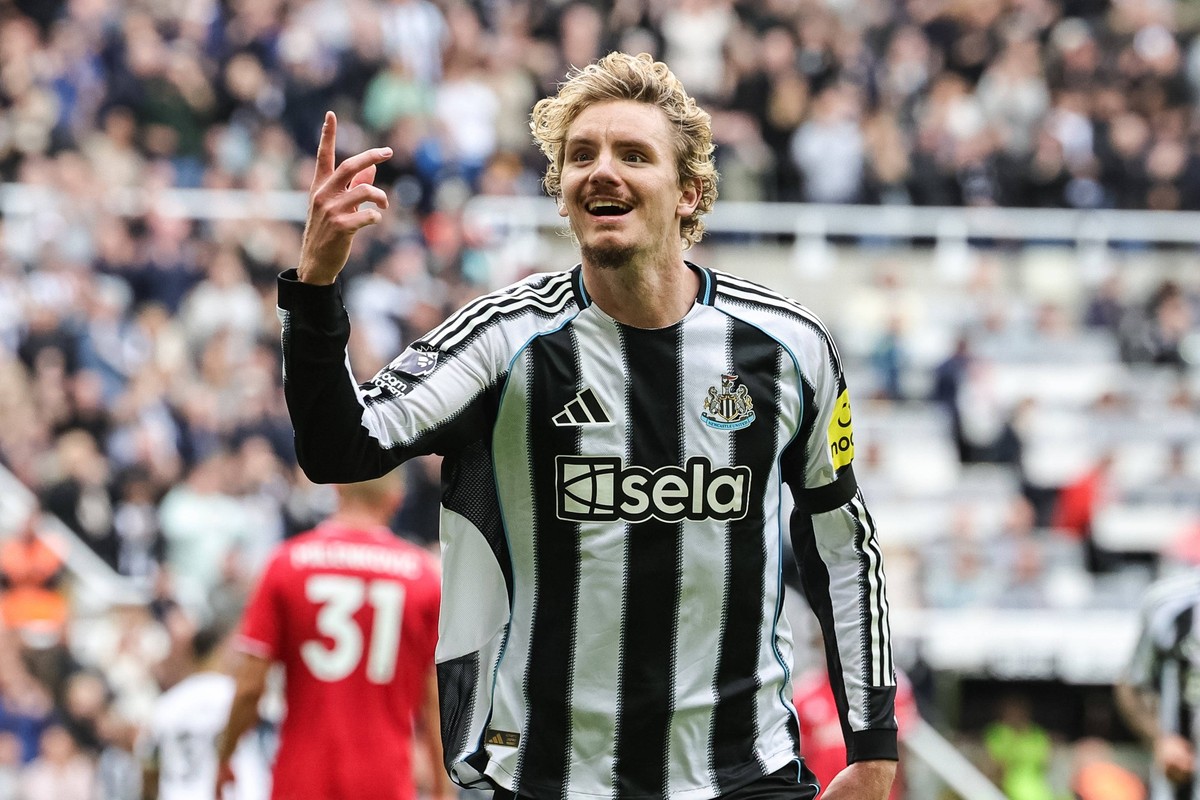 Premier League Newcastle United v Nottingham Forest Nick Woltemade of Newcastle United celebrates his goal to make it 2-0 during the Premier League match Newcastle United vs Nottingham Forest at St. J ...