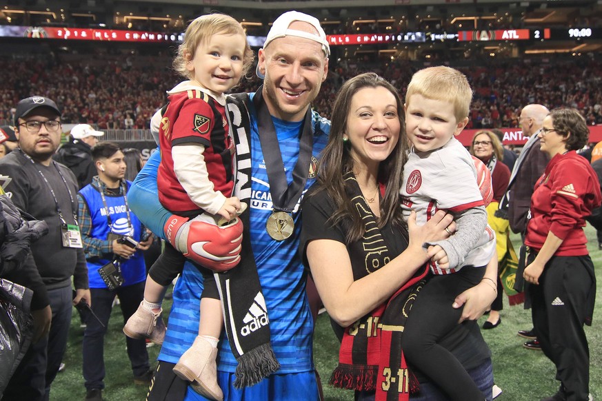 ATLANTA, GA - DECEMBER 08: Atlanta United goalkeeper Brad Guzan (1) and his family celebrate winning the MLS Fussball Herren USA Cup over the Portland Timbers on December 8, 2018 at the Mercedes-Benz  ...