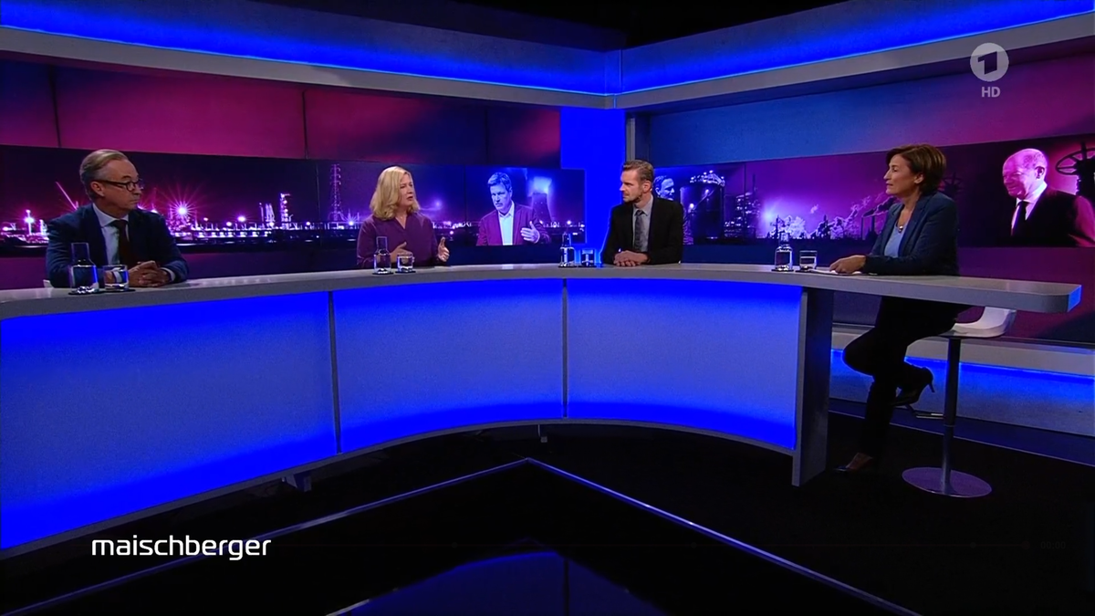 Maischberger (re.) und ihre Kommentatoren Jan Fleischhauer, Eva Quadbeck und Florian Schroeder (v. re.).