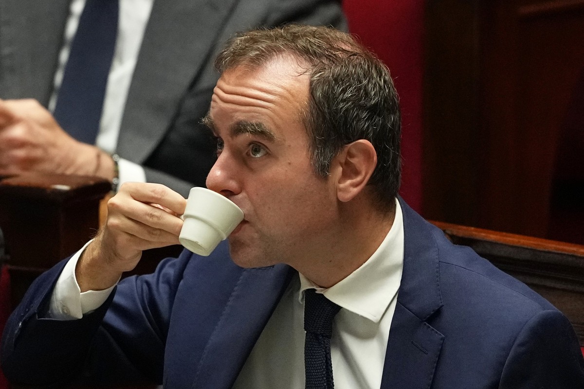 French Prime Minister Sebastien Lecornu drinks as he listens to speeches before a no-confidence vote, Thursday, Oct. 16, 2025 at the National Assembly in Paris. (AP Photo/Thibault Camus)
