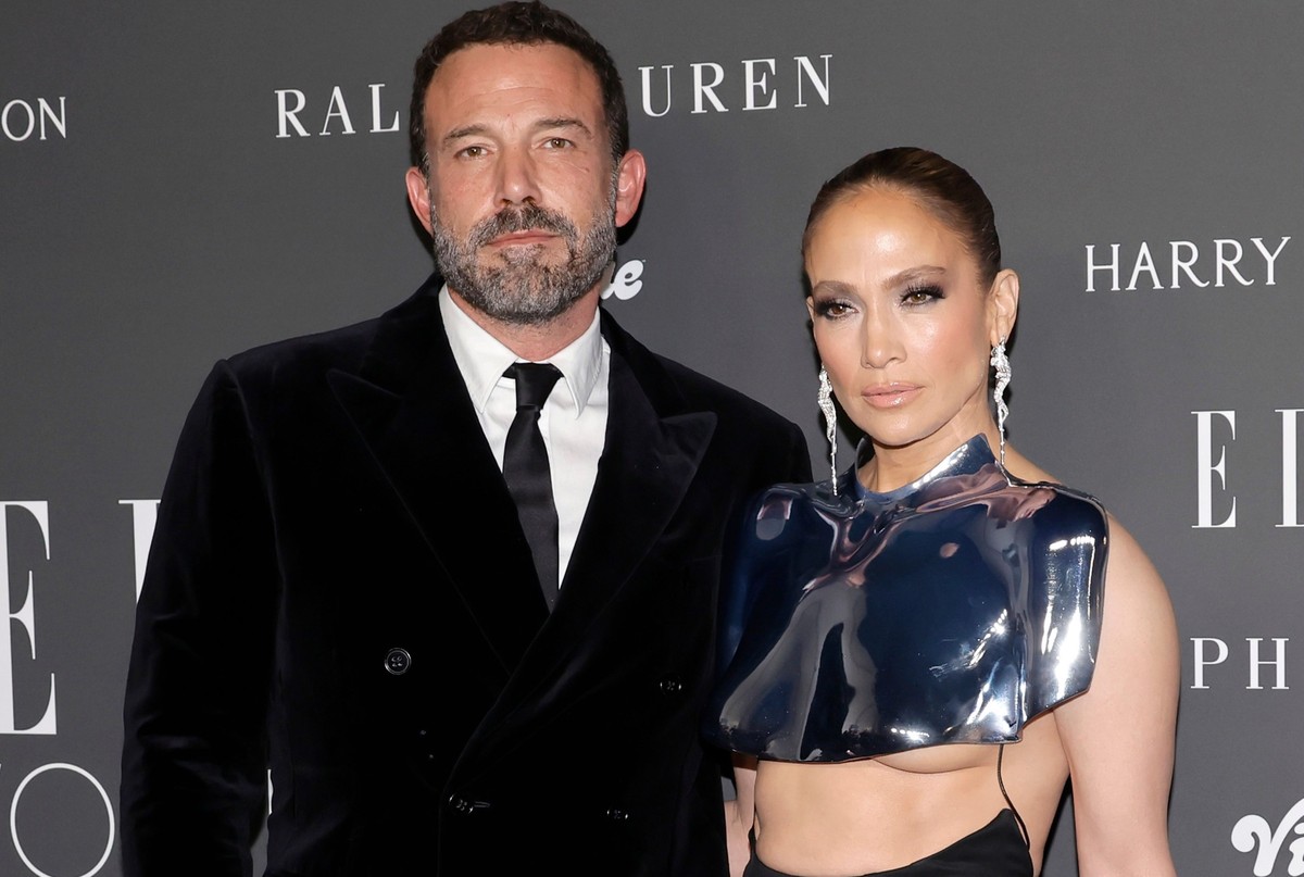 LOS ANGELES, CALIFORNIA - DECEMBER 05: (L-R) Ben Affleck and Jennifer Lopez attend ELLE&#039;s Women In Hollywood Celebration at Nya Studios on December 05, 2023 in Los Angeles, California. (Photo by  ...