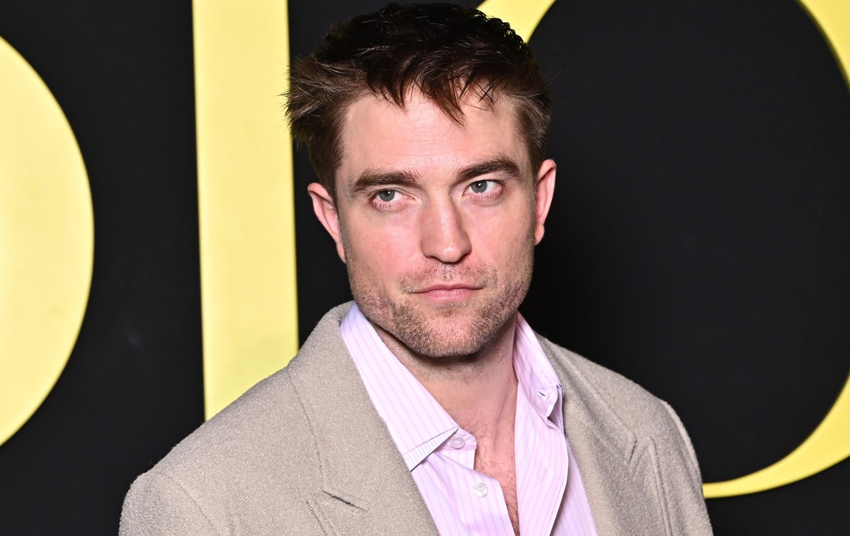 PARIS, FRANCE - SEPTEMBER 26: (EDITORIAL USE ONLY - For Non-Editorial use please seek approval from Fashion House) Robert Pattinson attends the Christian Dior Womenswear Spring/Summer 2024 show as par ...