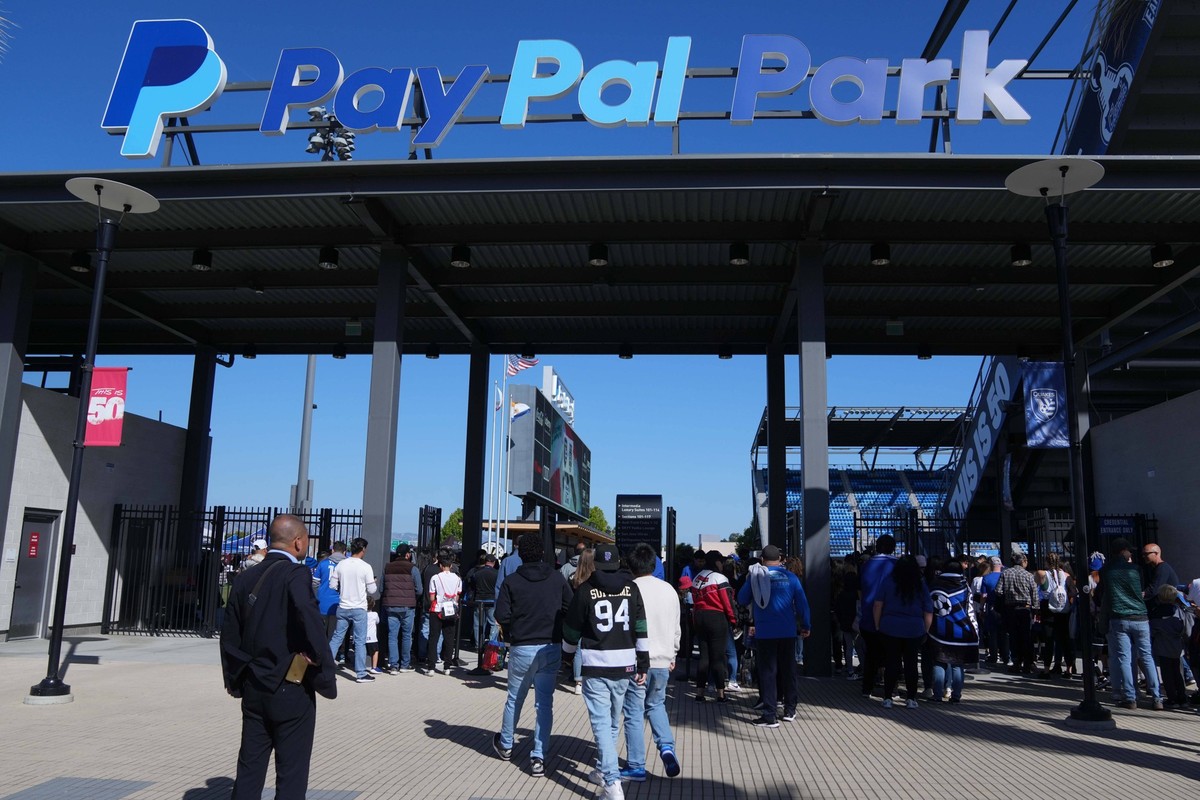 MLS, Fussball Herren, USA Austin FC at San Jose Earthquakes May 25, 2024 San Jose, California, USA Fans enter the stadium before the match between the Austin FC and the San Jose Earthquakes at PayPal  ...