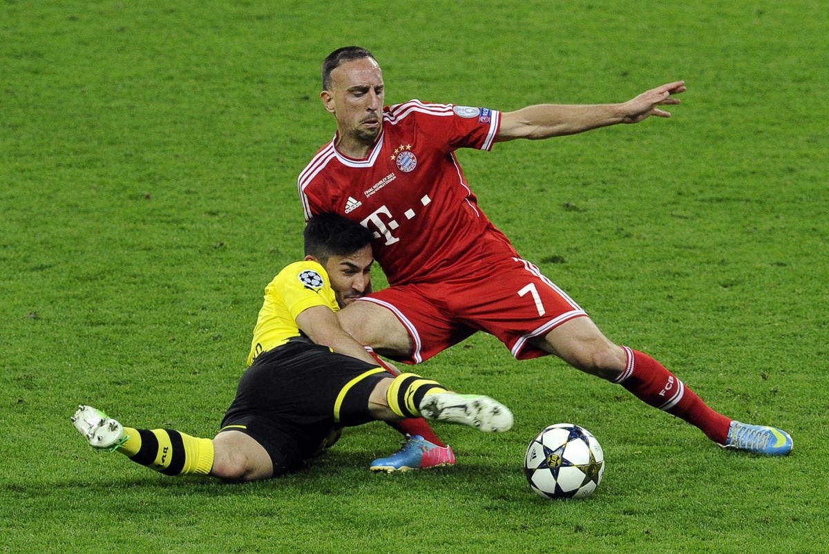 Gündogan bearbeitet Ribéry im "deutschen" Finale der Champions League 2013