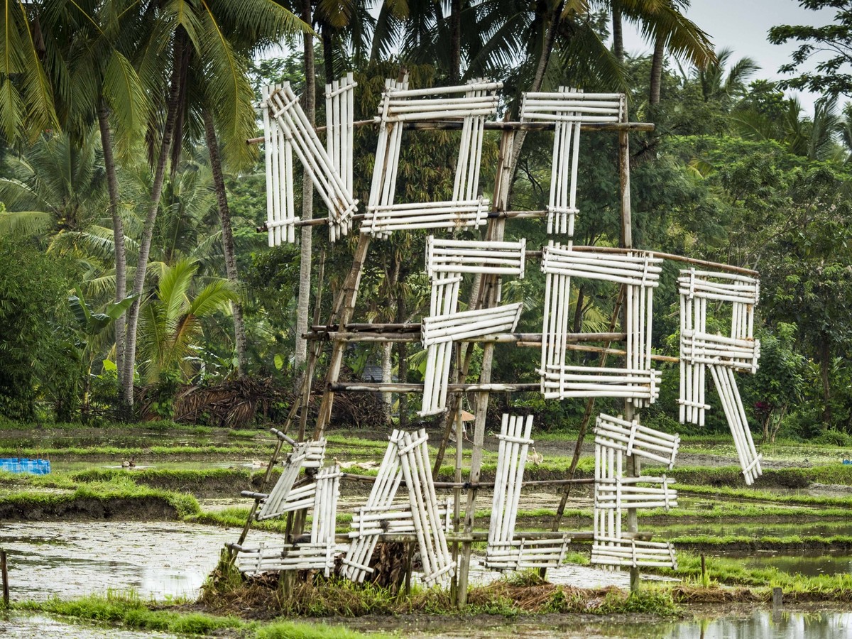 Bilder des Tages Landwirtschaft - Reisanbau in Indonesien July 18, 2016 - Ubud, Bali, Indonesia - A large Not For Sale sign in a rice field near Ubud. Many rice fields around Ubud have been sold and t ...