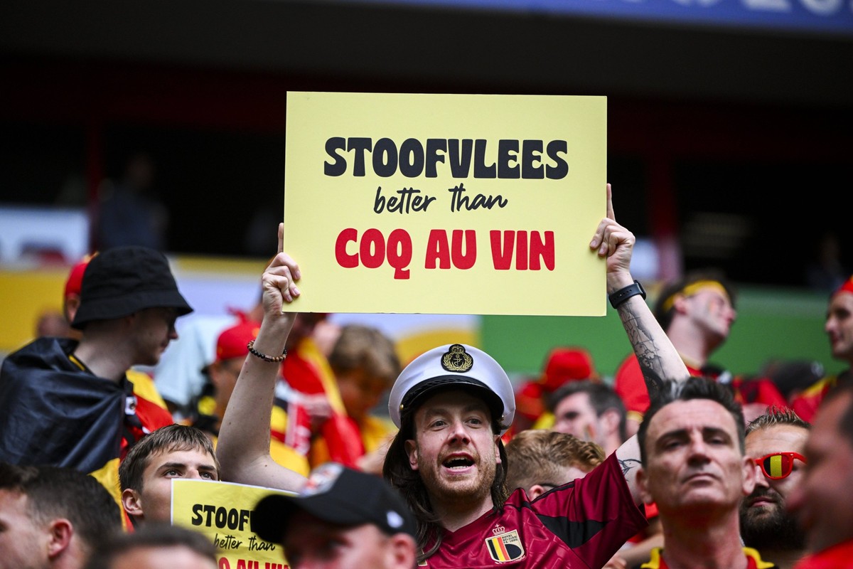 France v Belgium Round of 16 - UEFA EURO, EM, Europameisterschaft,Fussball 2024 DUSSELDORF, GERMANY - JULY 01 : Belgium fans before the game during the UEFA EURO 2024 European Football Championship to ...