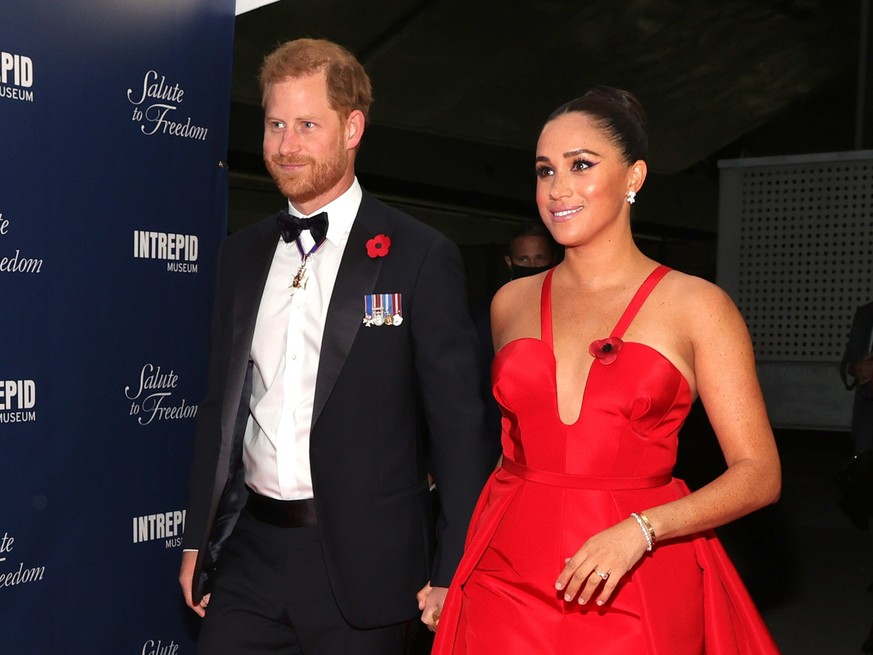 NEW YORK, NEW YORK - NOVEMBER 10: Prince Harry, Duke of Sussex and Meghan, Duchess of Sussex attend the 2021 Salute To Freedom Gala at Intrepid Sea-Air-Space Museum on November 10, 2021 in New York Ci ...