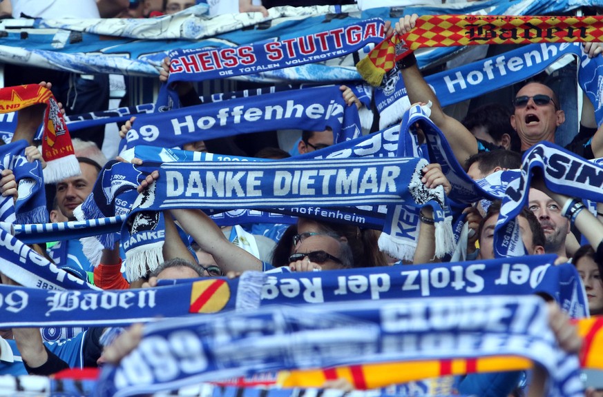 03.10.2015 - Fans der TSG 1899 Hoffenheim beim BL-Spiel (Saison 2015/16) 1899 Hoffenheim - VfB Stuttgart.

03 10 2015 supporters the TSG 1899 Hoffenheim the BL Game Season 2015 16 1899 Hoffenheim Vf ...