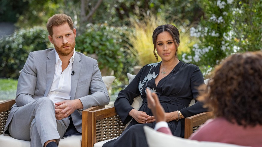 ARCHIV - 16.02.2021, USA, ---: HANDOUT - US-Moderatorin Oprah Winfrey (r) spricht bei einem Interview mit Prinz Harry von Großbritannien und seiner Ehefrau Herzogin Meghan. (Wiederholung mit verändert ...