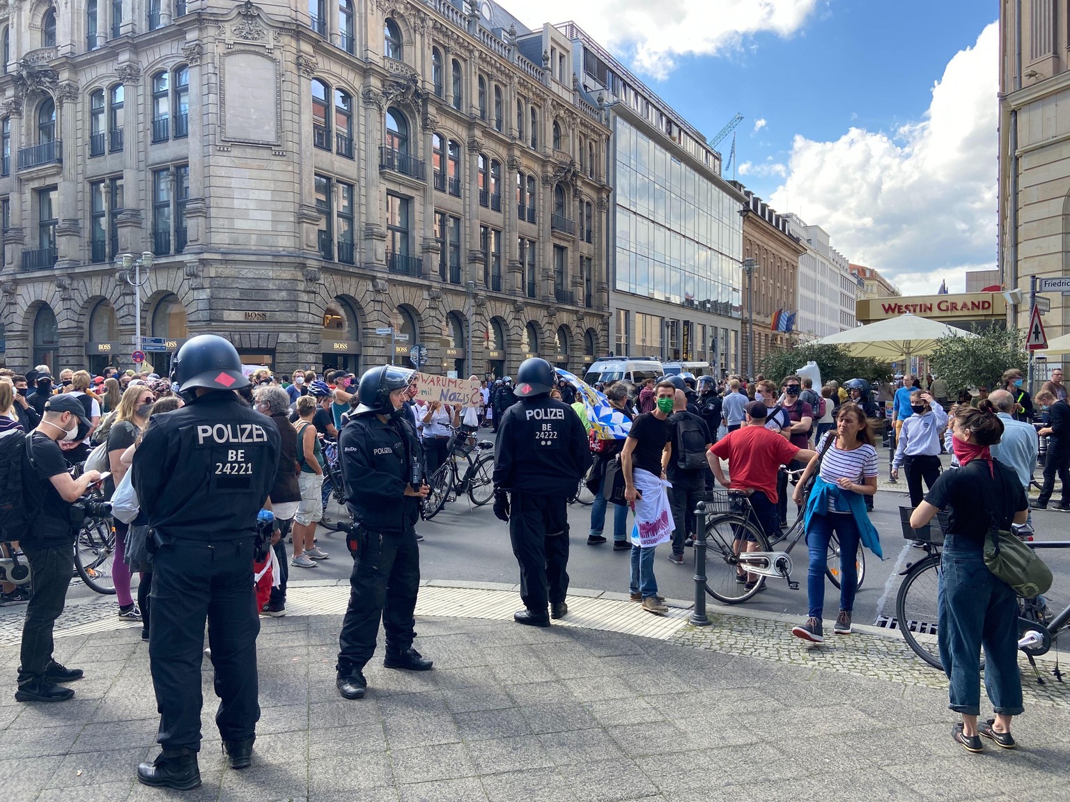 Geilste polizisten 2 deutschlands teil Volksverhetzende Inhalte