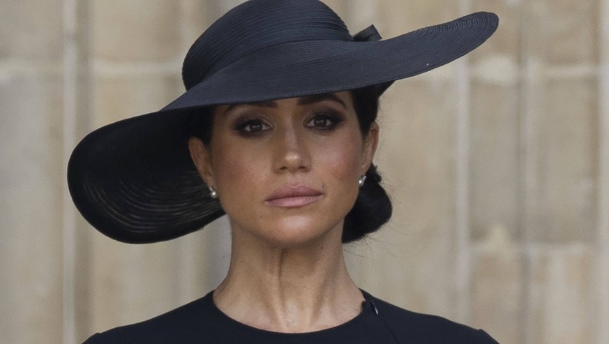. 19/09/2022. London, United Kingdom. Meghan Markle, the Duchess of Sussex watches the coffin of Queen Elizabeth II leaving Westminster Abbey in London at the end of the State Funeral Service. PUBLICA ...