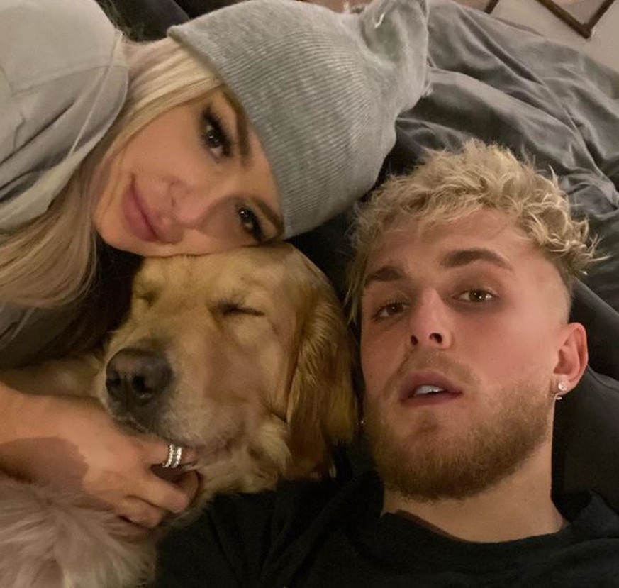 Kuscheln noch, aber machen erstmal Beziehungspause: Das Youtuber-Pärchen Tana Mongeau und Jake Paul.