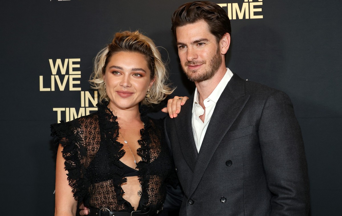 NEW YORK, NEW YORK - SEPTEMBER 09: (L-R) Florence Pugh and Andrew Garfield attend A24's "We Live in Time" New York Screening at Crosby Street Hotel on September 09, 2024 in New York Cit ...