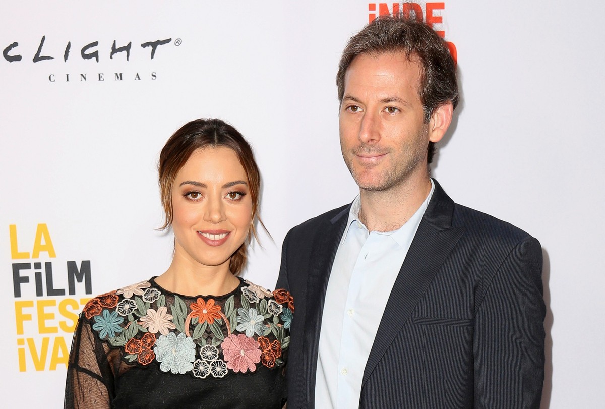 ARCHIV - 19.06.2017, USA, Culver City: Aubrey Plaza (l) und Jeff Baena kommen zur Premiere von «The Little Hours» auf dem Los Angeles Film Festival 2017. Der amerikanische Regisseur und Drehbuchautor  ...