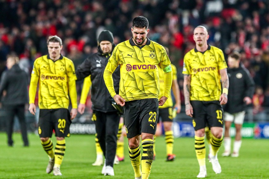 Emre Can Borussia Dortmund / BVB, 23, Marcel Sabitzer Borussia Dortmund / BVB, 20, Marius Wolf Borussia Dortmund / BVB, 17 unzufrieden, entt