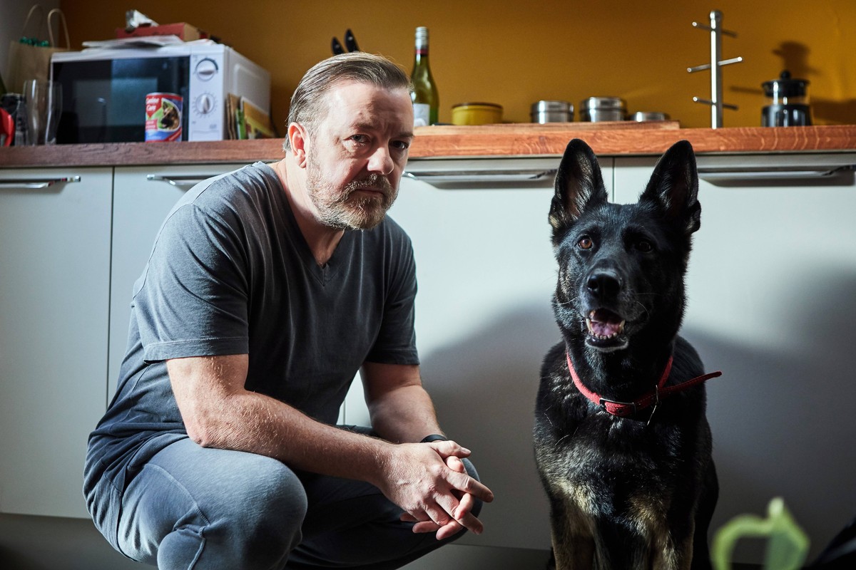 AFTER LIFE 2019- serie TV creee par Ricky Gervais saison 1 episode 1 Ricky Gervais. Natalie Seery - Netflix / DR PUBLICATIONxINxGERxSUIxAUTxONLY AFTER LIFE (serie TV-2019-S1-EP1) 01 NUR REDAKTIONELLE ...