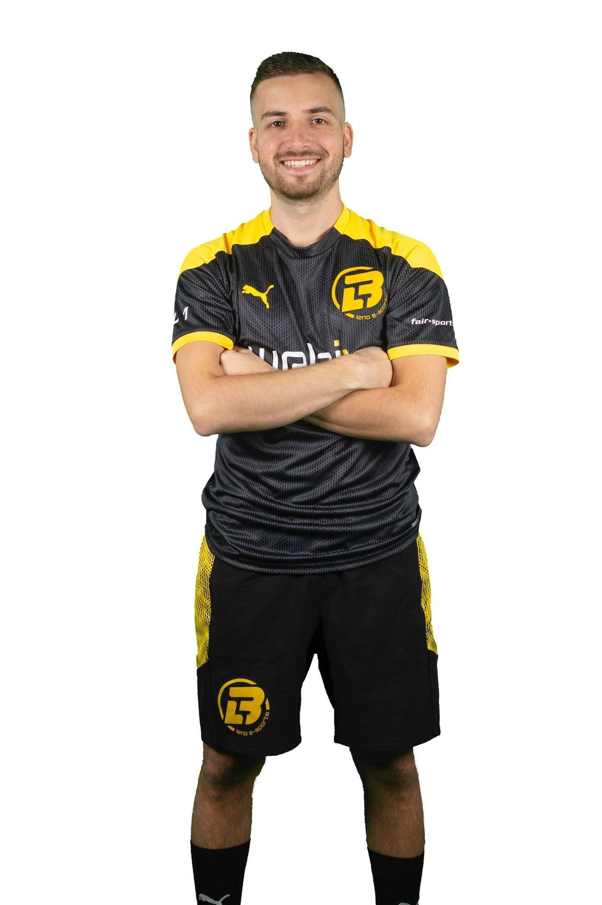 Deniel Mutic im Trikot von Leno eSports