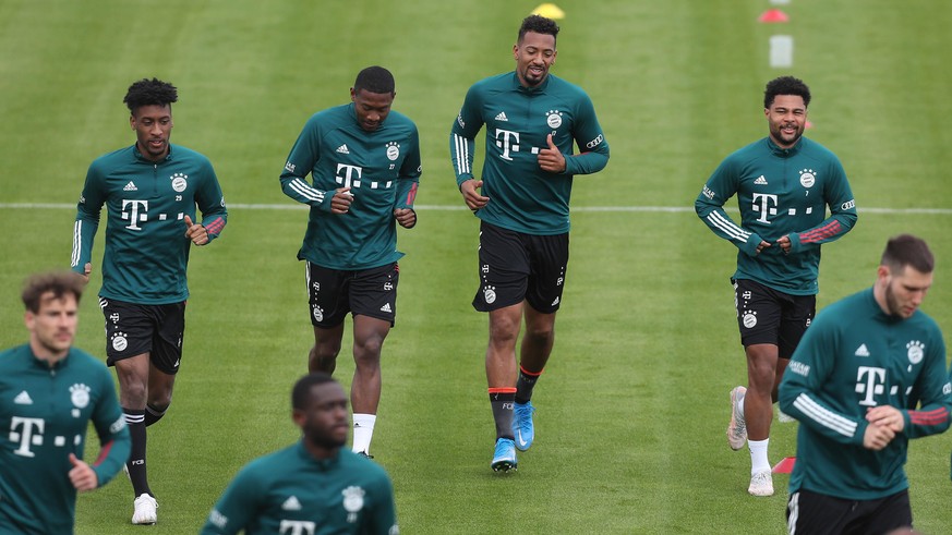 Kingsley Coman, David Alaba, Jerome Boateng und Serge Gnabry Bayern Muenchen laufen sich warm GER, Training FC Bayern Muenchen, Fussball, 1.Bundesliga, Saison 2020/2021, 06.05.2021, DFB/DFL regulation ...