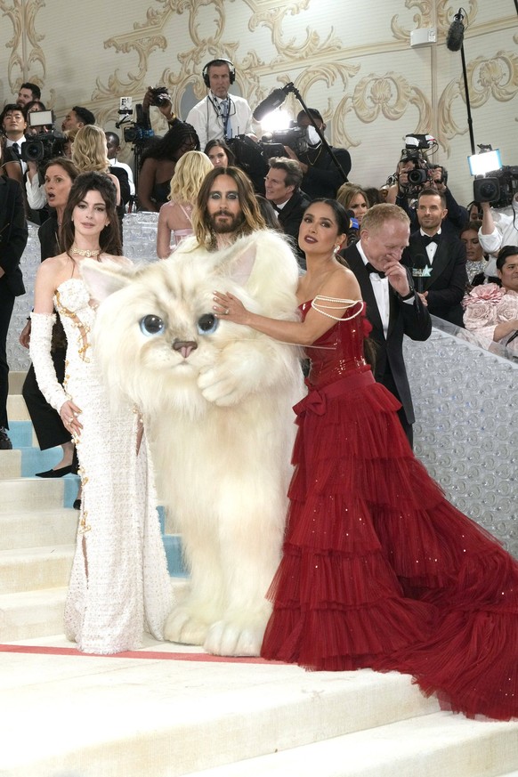 Arrivals for the 2023 Met Gala - Karl Lagerfeld: A Line Of Beauty at the Metropolitan Museum of Art. Featuring: Anne Hathaway, Jared Leno, Salma Hayek Where: New York, New York, United States When: 01 ...