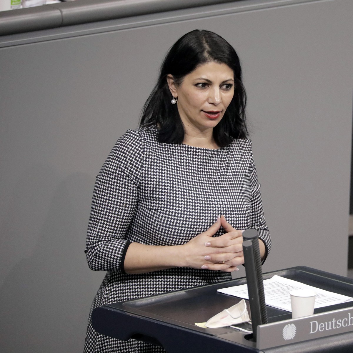Derya Türk-Nachbaur in der 10. Sitzung des Deutschen Bundestages im Reichstagsgebäude. Berlin, 12.01.2022