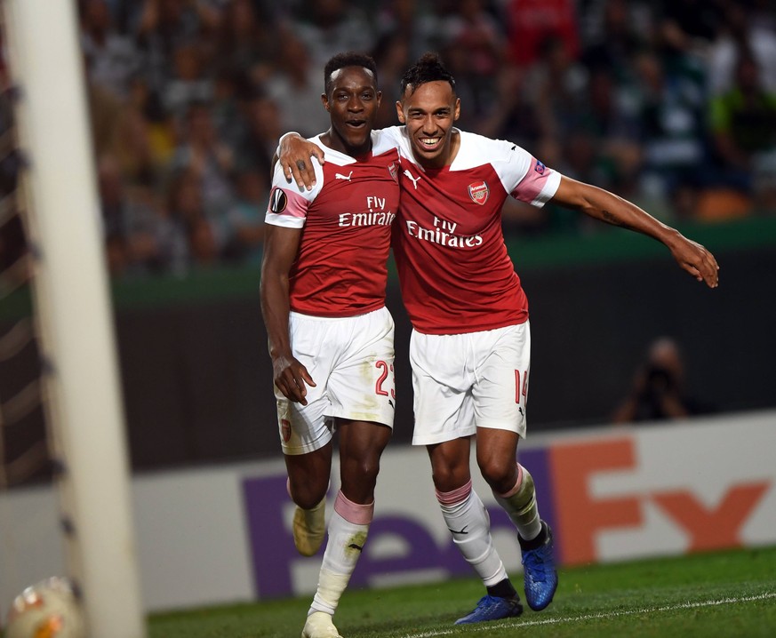 (181026) -- LISBON, Oct. 26, 2018 (Xinhua) -- Danny Welbeck (L) of Arsenal celebrates with teammate Pierre-Emerick Aubameyang after scoring the winning goal during the Europa League Group E third roun ...