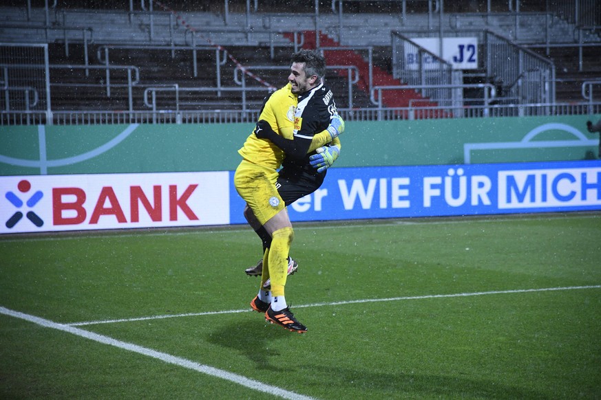 Jubel vonFin Bartels Kiel, 31 undIoannis Gelios Kiel, 1Holstein vs FC Bayern M