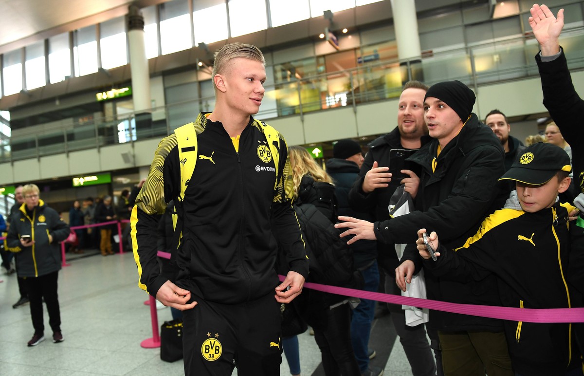 Ist Haaland der Heiland? Als dieser wurde der 19-jährige Neuzugang für die Sturmspitze von einigen BVB-Fans zumindest schon gefeiert.
