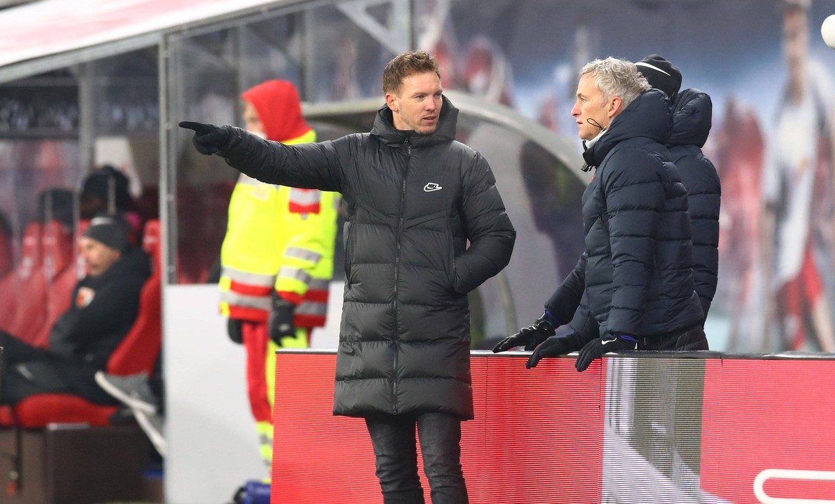 RB Leipzig - Augsburg / 12.02.2021 Leipzig, 12.02.2021, Red Bull Arena, Fussball, Bundesliga, 21.Spieltag , RB Leipzig vs. FC Augsburg , Im Bild:Trainer Julian Nagelsmann, RB Leipzig, und Co Trainer M ...