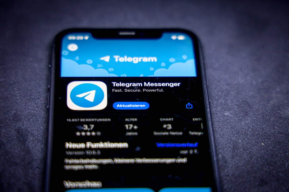 Apple App Store auf einem iPhone. Apps-Charts gratis. Telegramm Messenger. // 29.01.2024 *** Apple App Store on an iPhone Apps Charts free Telegram Messenger 29 01 2024