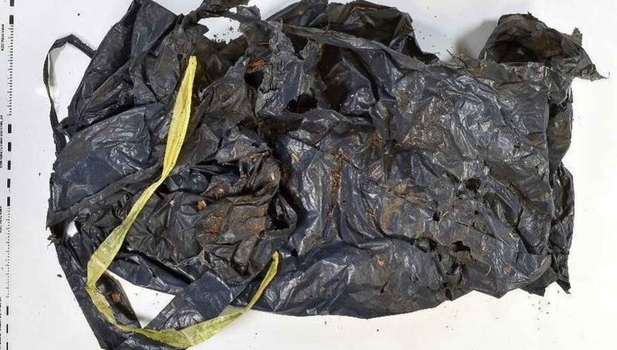 In diesen Plastik-Müllsack wurde die Babyleiche eingewickelt.