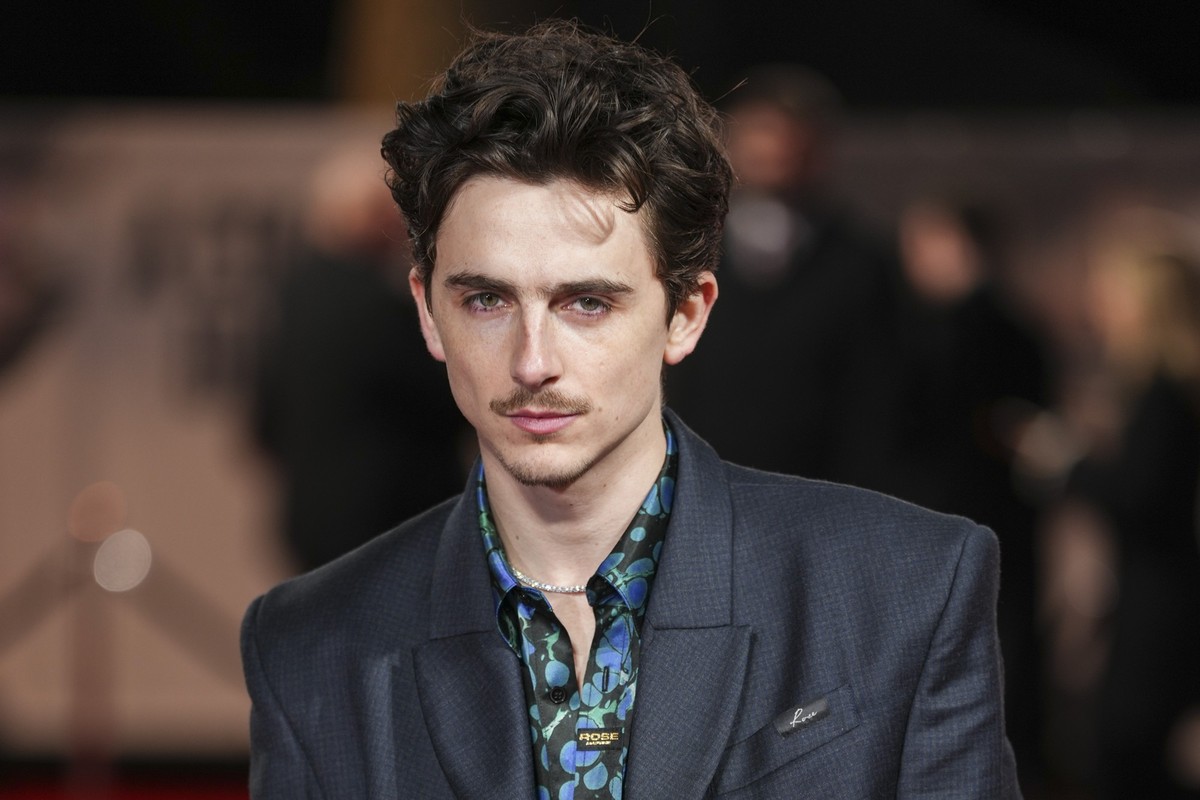 Timothee Chalamet poses for photographers upon arrival at the premiere of the film &#039;A Complete Unknown&#039; in London, on Tuesday, Jan. 14, 2025. (Photo by Scott A Garfitt/Invision/AP)