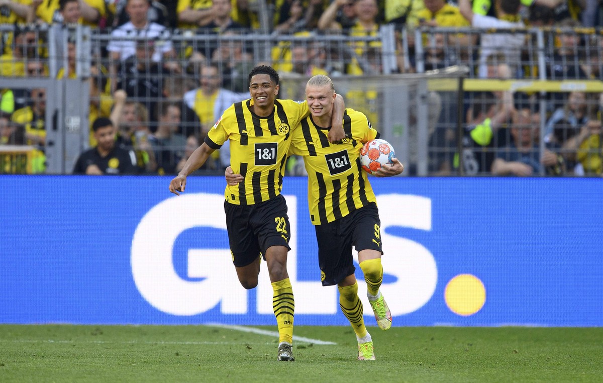 Jubel Erling HAALAND r. DO nach seinem Tor zum 1:1, mit Jude BELLINGHAM DO. Fussball 1. Bundesliga, 34.Spieltag, Borussia Dortmund DO - Hertha BSC Berlin B 2:1, am 14.05.2022 in Dortmund/ Deutschland. ...