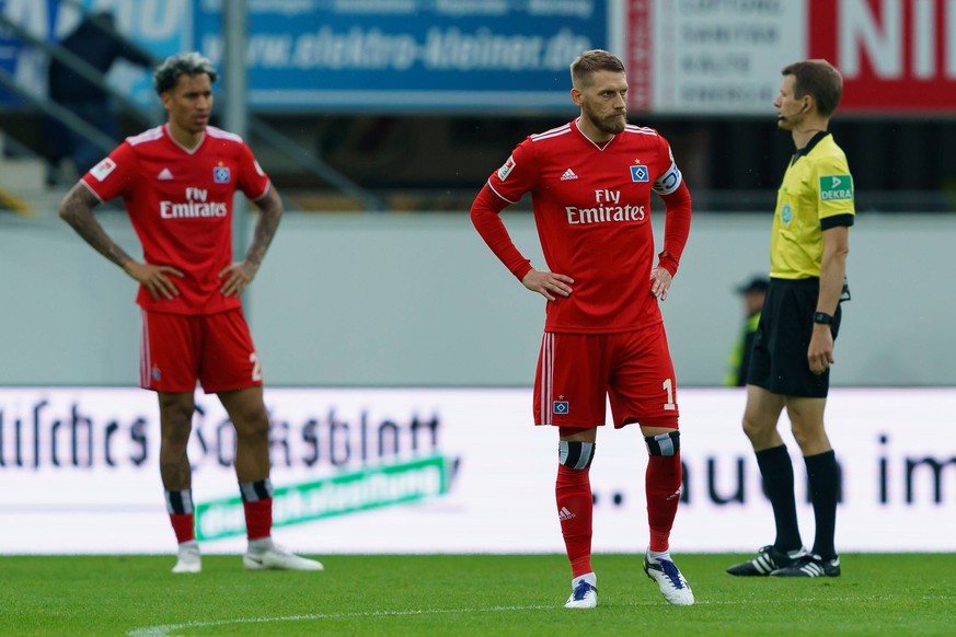 Paderborn, Germany, 12.05.2019, 2. Bundesliga 33. Spieltag, SC Paderborn 07 - Hamburger SV, Aaron Hunt (HSV) enttaeuscht, looks dejected ( DeFodi001 *** Paderborn Germany 12 05 2019 2 Bundesliga 33 Ma ...