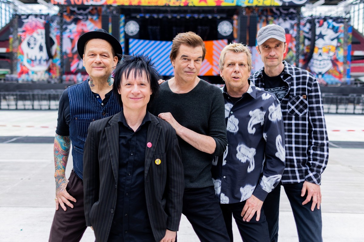 ARCHIV - 09.06.2022, Nordrhein-Westfalen, K�ln: Campino (M, b�rgerlich: Andreas Frege), S�nger der Punkband �Die Toten Hosen�, Andreas von Holst (l, Kuddel), Michael Breitkopf (r, Breiti), Andreas Meu ...