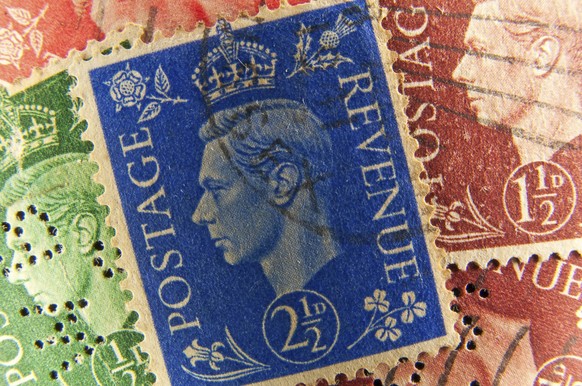 RECORD DATE NOT STATED Vintage postage stamps from United Kingdom, face of King George. , 929958.jpg, stamp, crown, collection, mail, post, postal, philately, postage, send, letter, hobby, corresponde ...
