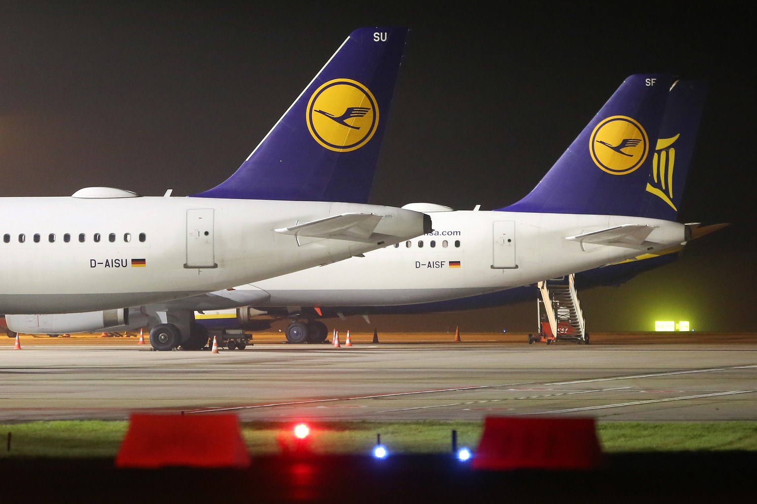 Wegen eines Streiks beim Kabinenpersonal hat die Lufthansa am Donnerstag  und Freitag 1300 Flüge gestrichen