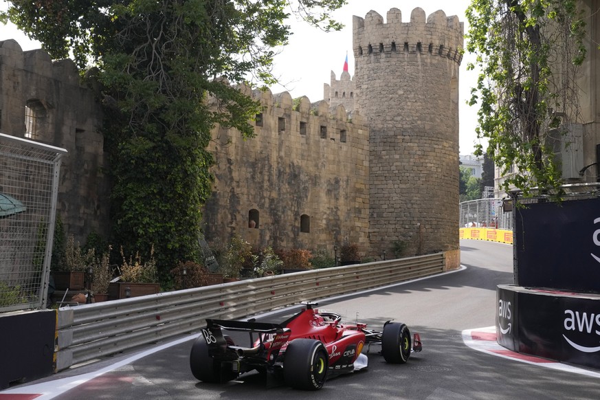 30.04.2023, Aserbaidschan, Baku: Motorsport: Formel-1-Weltmeisterschaft, Grand Prix von Aserbaidschan, Rennen. Charles Leclerc aus Monaco vom Team Ferrari in Aktion. Foto: Darko Bandic/AP/dpa +++ dpa- ...