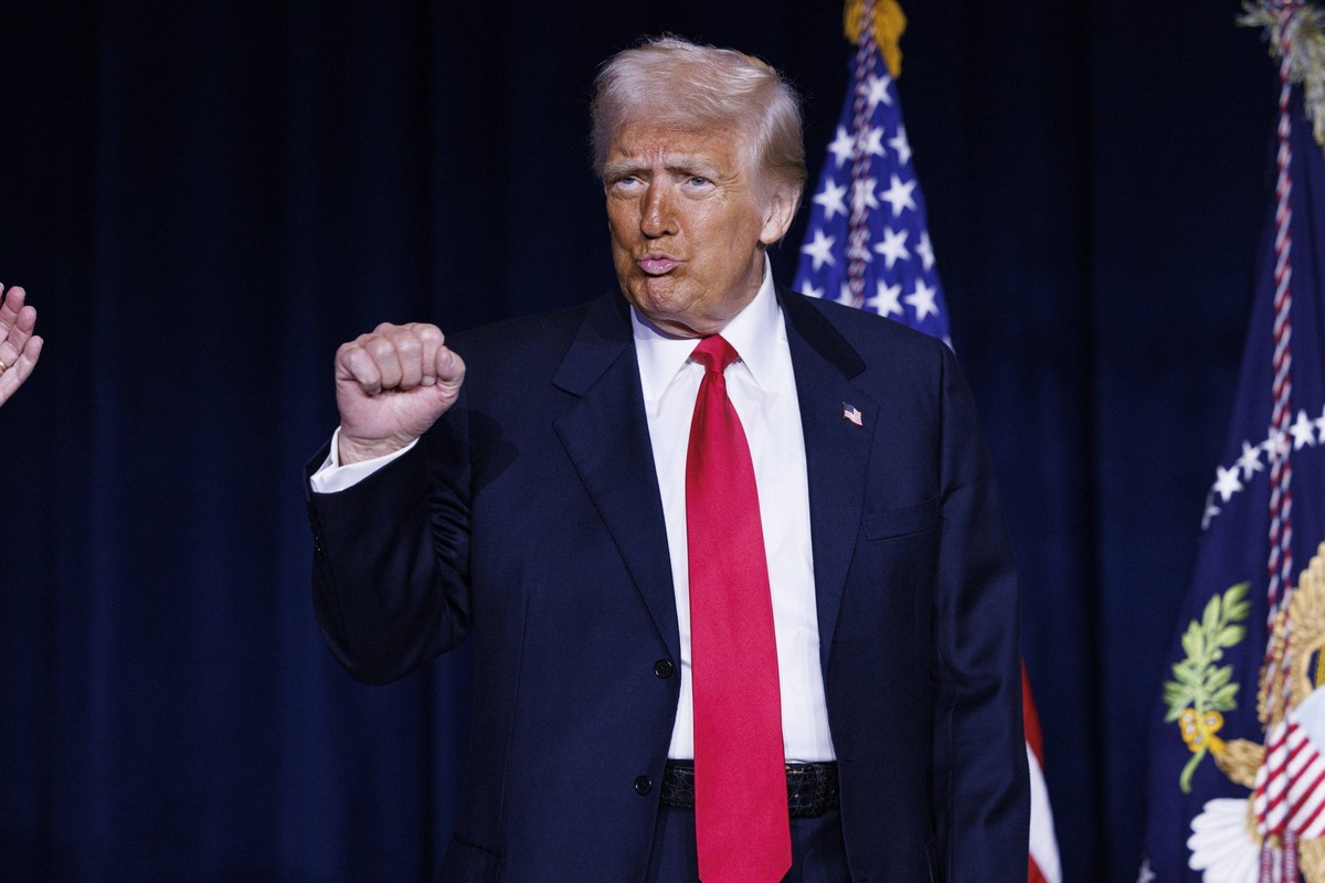President Donald Trump gives a fist bump as he arrives at the National Prayer Breakfast in the Washington Hilton in Washington DC, on Thursday, February 6, 2025. PUBLICATIONxINxGERxSUIxAUTxHUNxONLY WA ...
